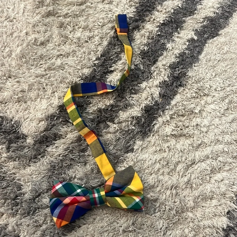 Check Plaid Bow Tie // kids // easy to use hook!
